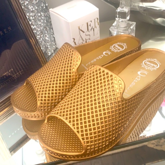 ANTHROPOLOGIE JEFFREY CAMPBELL METALLIC JELLY SLIDES - Picture 1 of 4